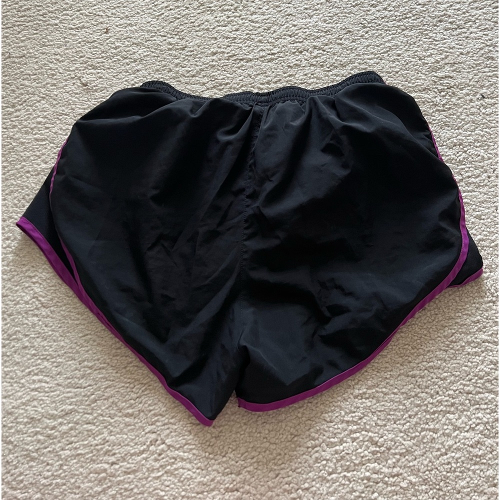 Women’s Nike Shorts - Picture 2 of 3